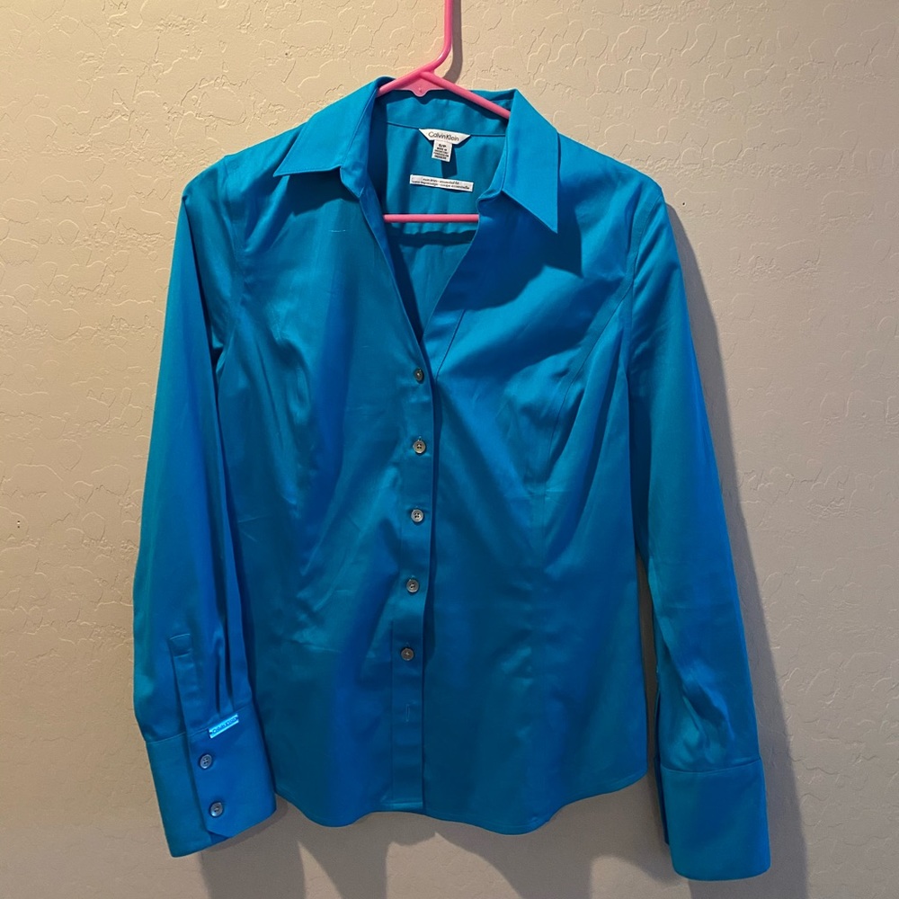Calvin Klein — NEW blue button up